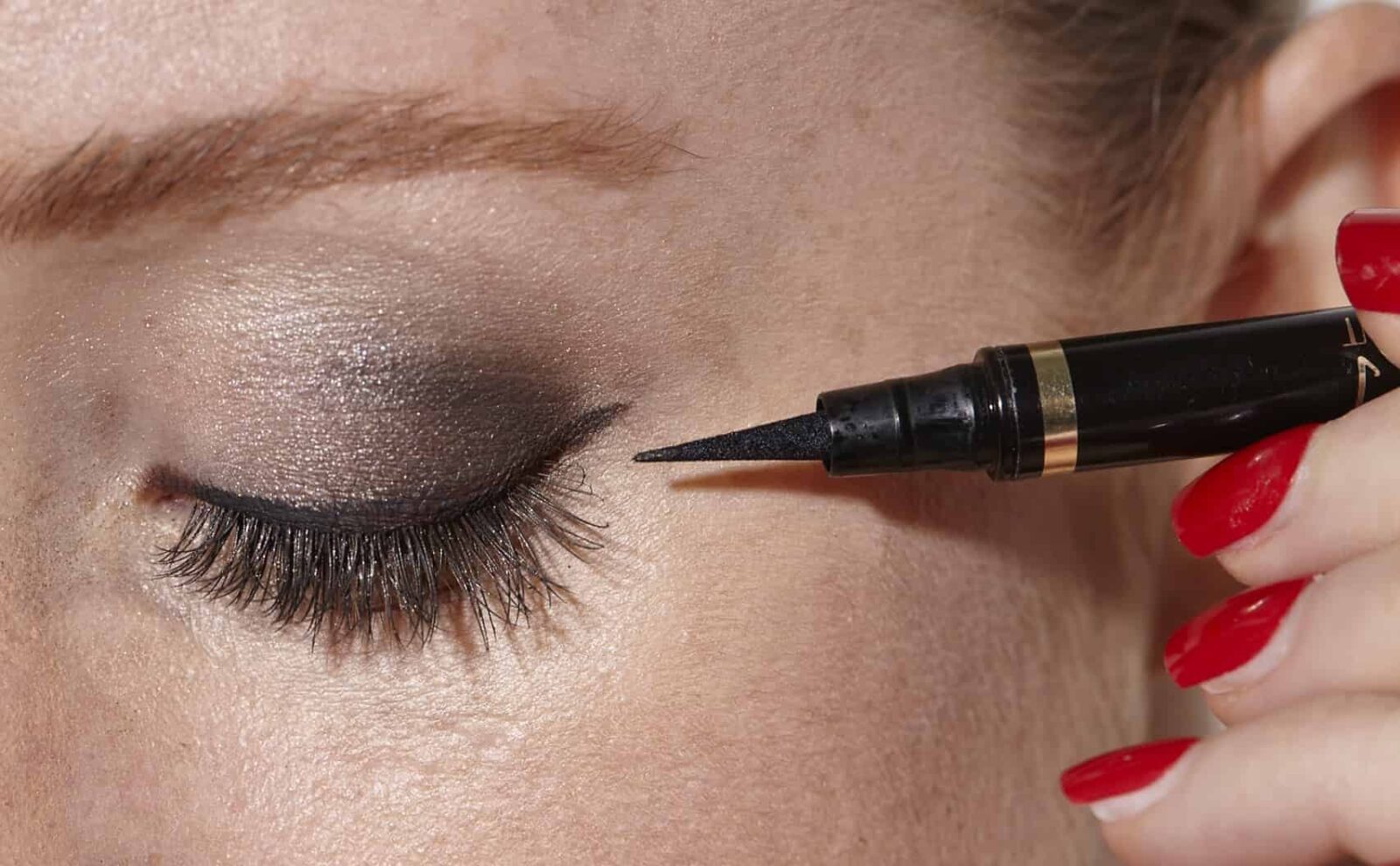 Redheads: How to Apply Eyeliner