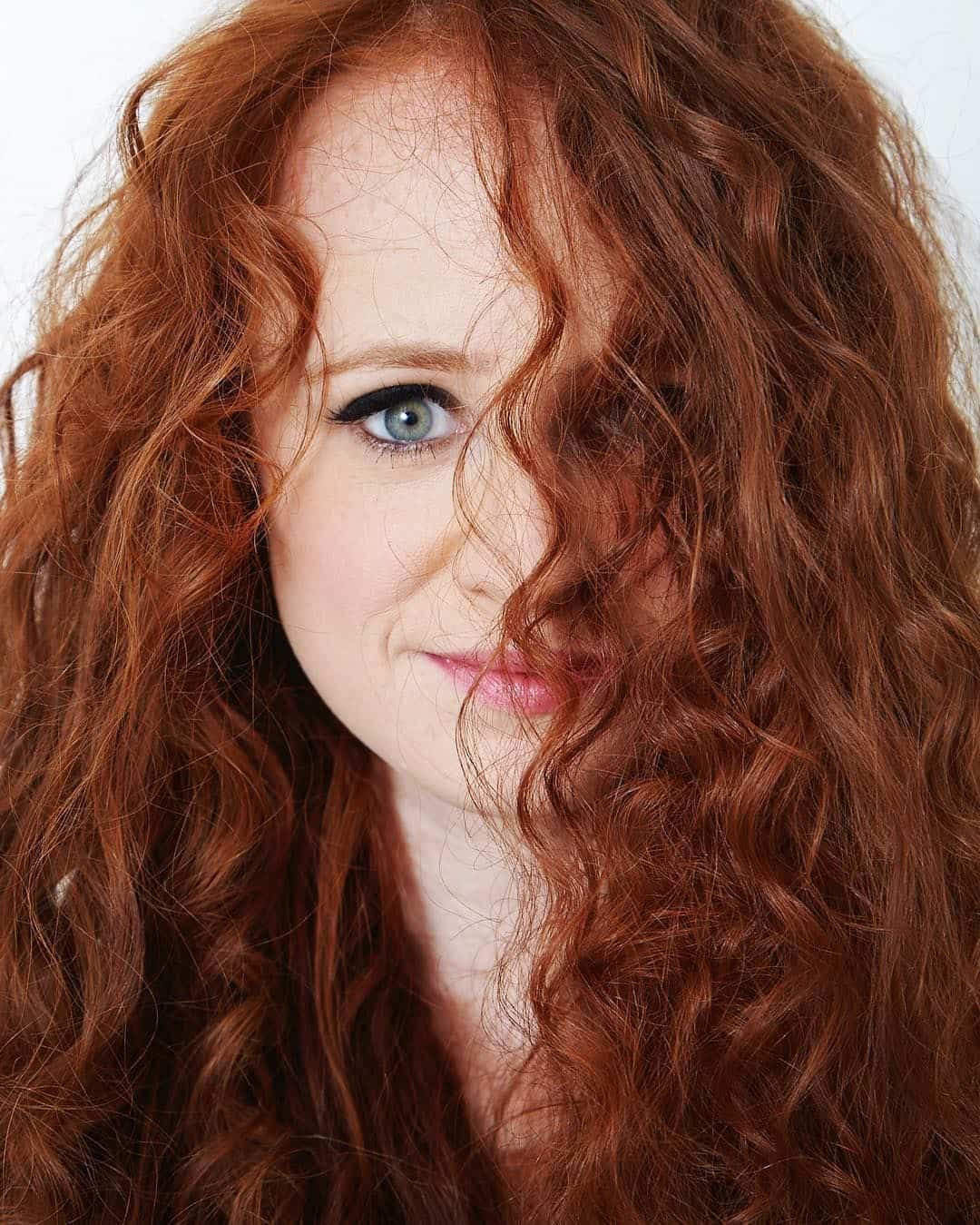 The 6 Best Frizz-Fighting Hair Products for Your Red Hair