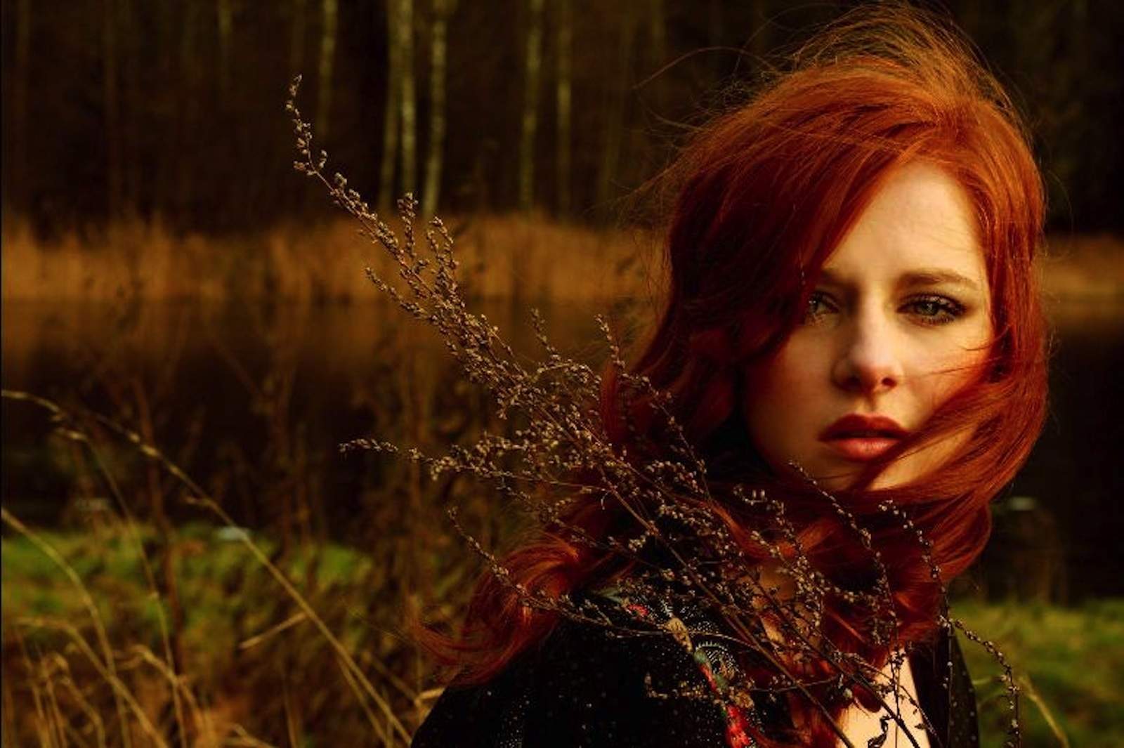 Красивая девушка с рыжими волосами. "Ведьма" рыжий канслер ги.