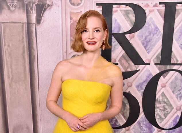 5 ‘Redhead Friendly’ Ways to Rock a Pop of Yellow This Fall