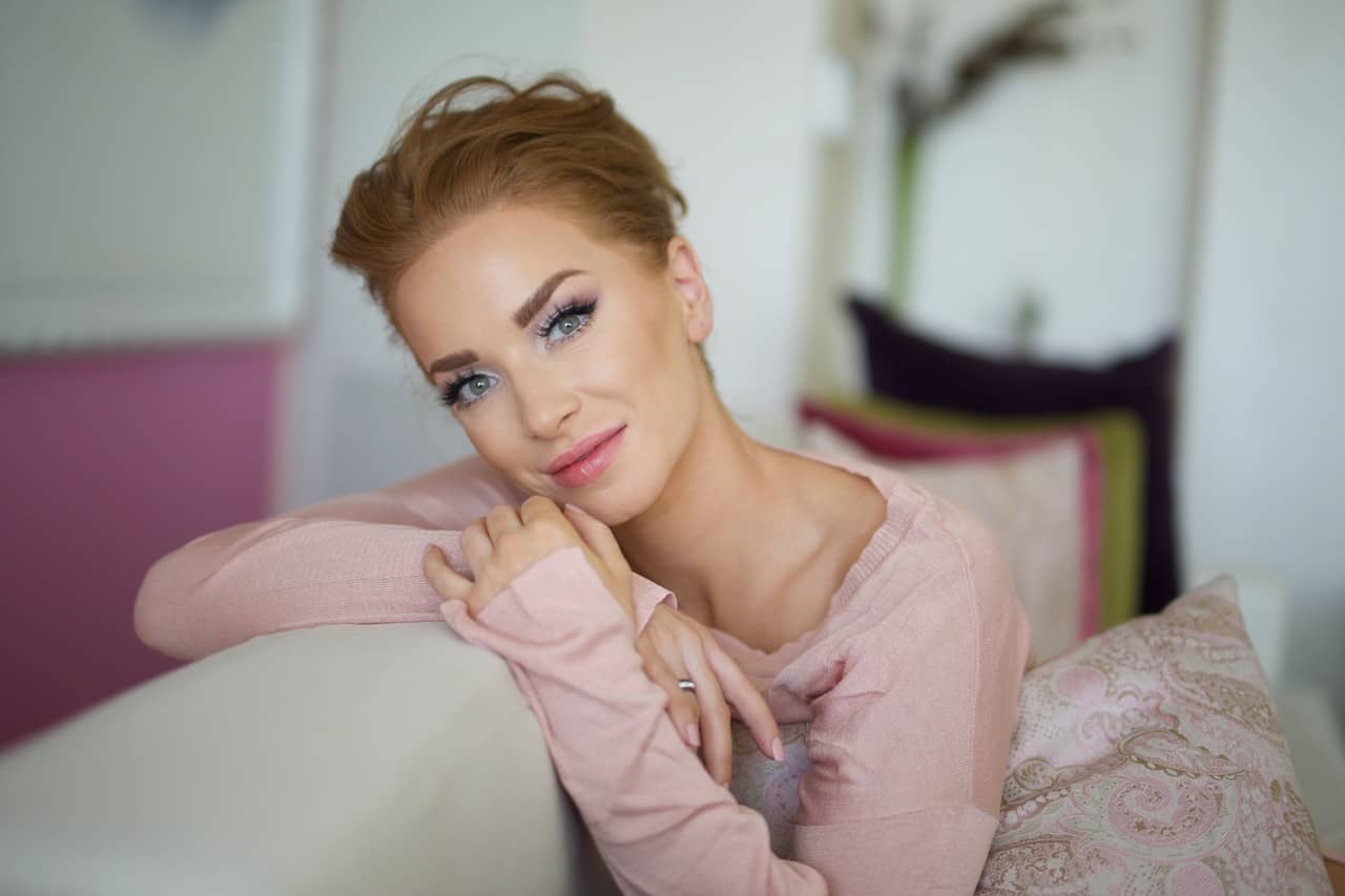 8 Makeup Tips from Redhead Bachelor Contestant, Elyse Dehlbom