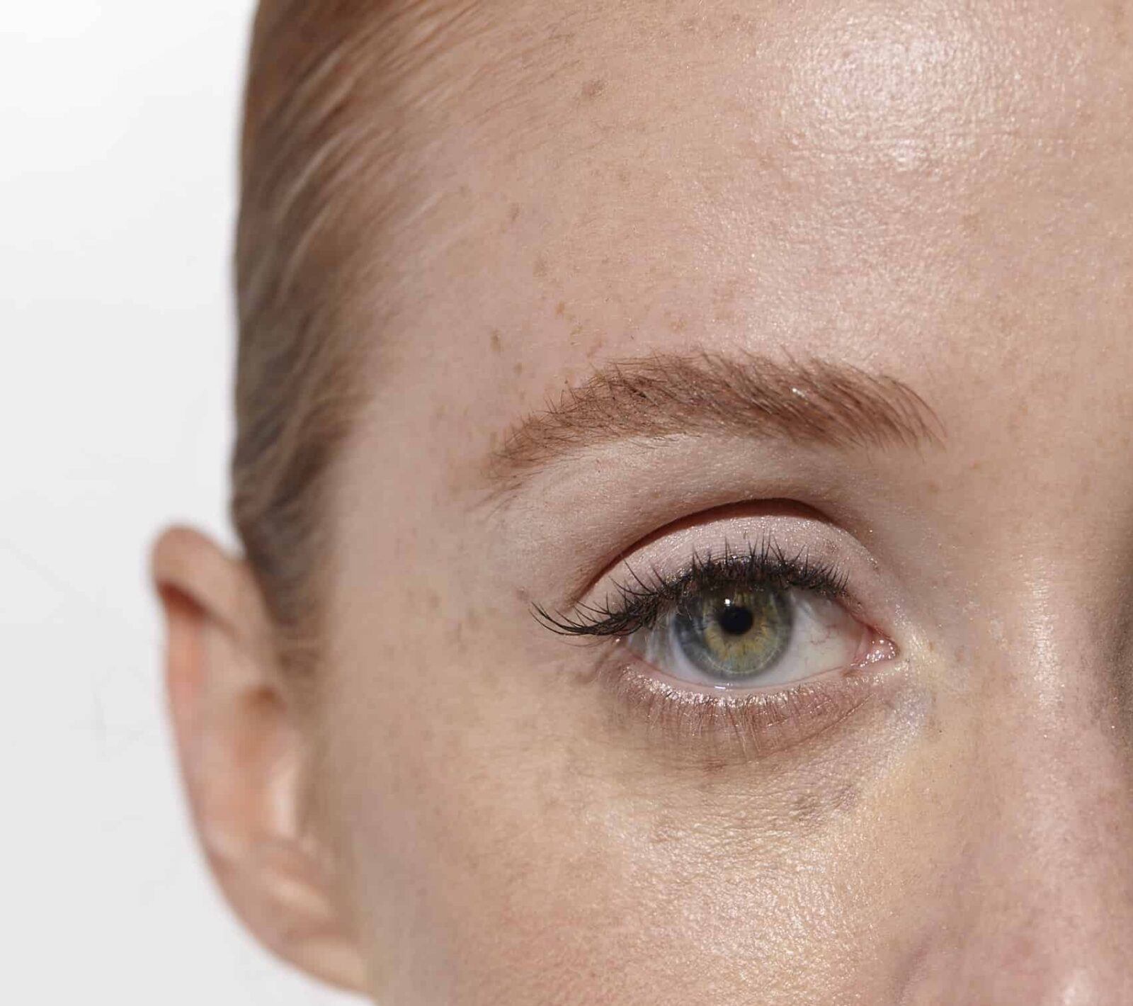 How To Use Concealer To Achieve Perfect Redhead Brows