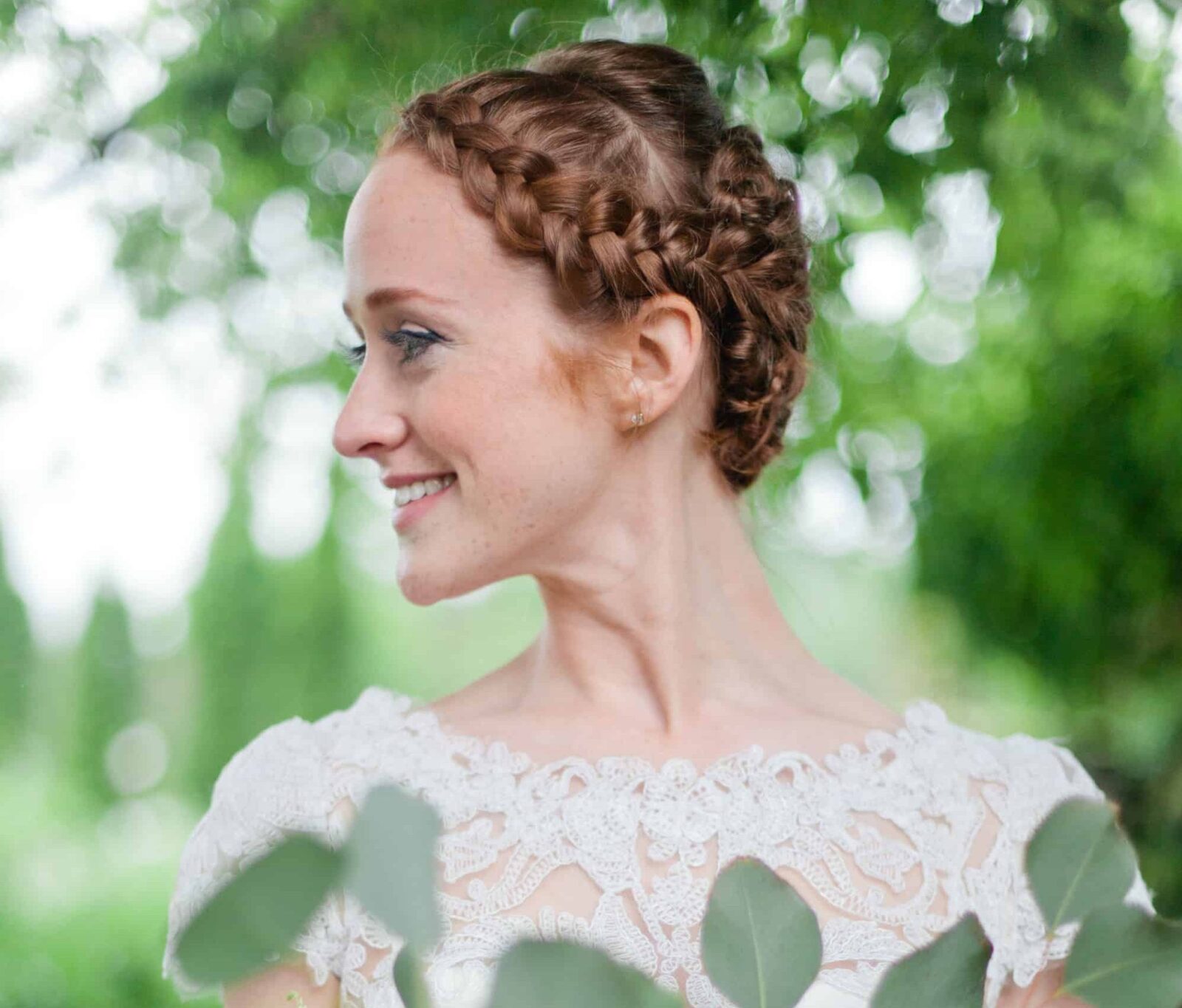 5 Tips on Picking the Right Makeup Artist for Redhead Brides