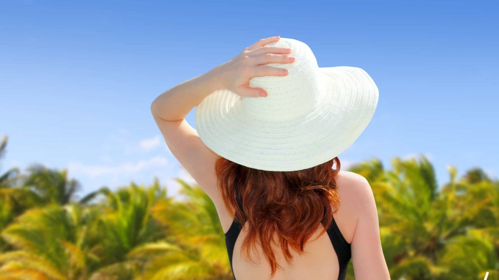 4 [More] Essentials For The Perfect Redhead Beach Day