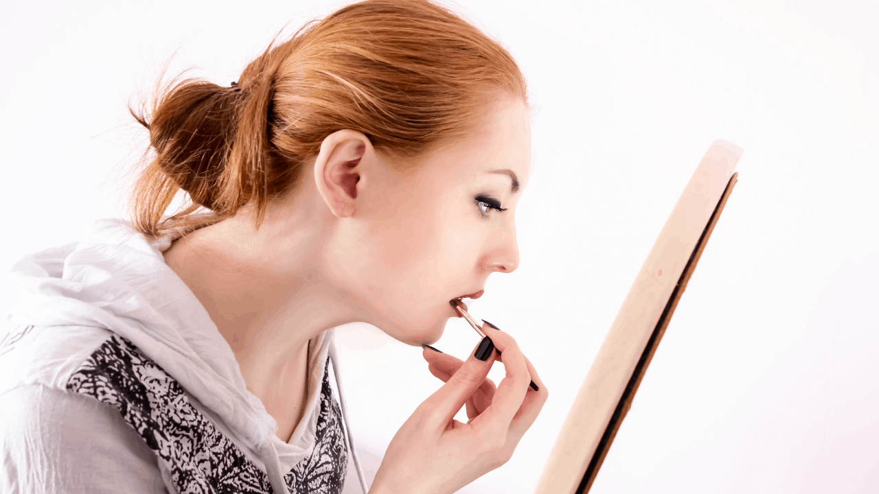 5 Best Lipstick Shades For Redheads