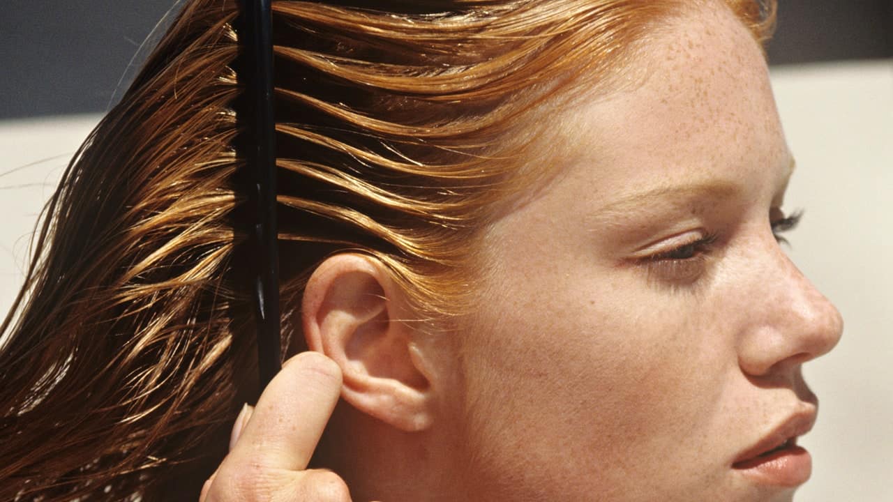 4 Ways to Manage and Treat Greasy Red Hair