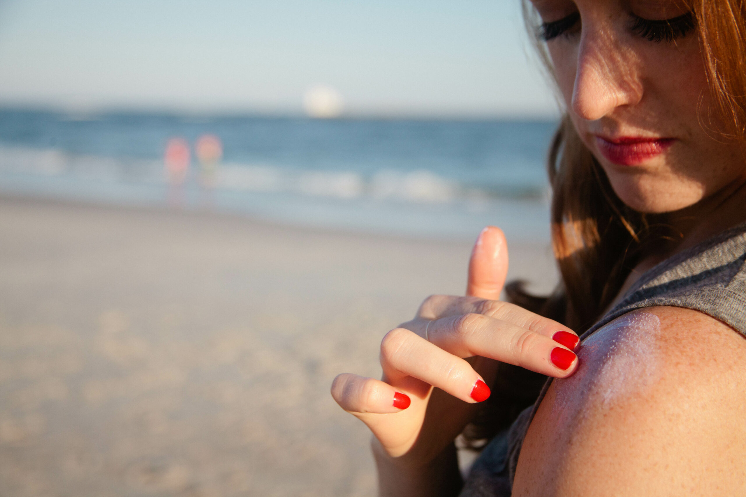 What Is The “Two-Finger Sunscreen Method” & Does It Work?