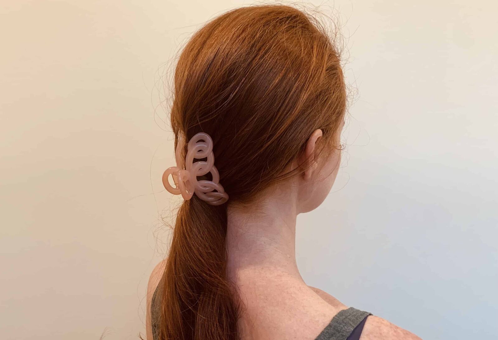 4 Ways to Style Your Red Hair Using a Claw Clip