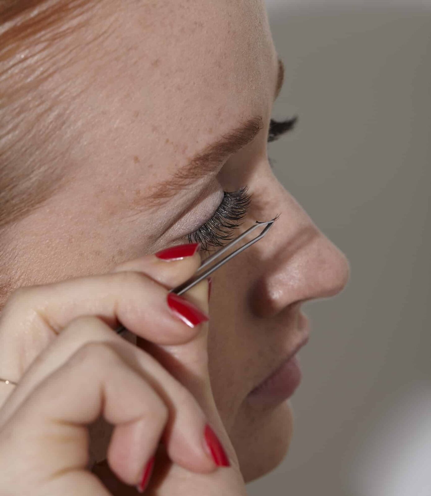 Finding the Right Fake Eyelashes for Redheads: Tips and Recommendations