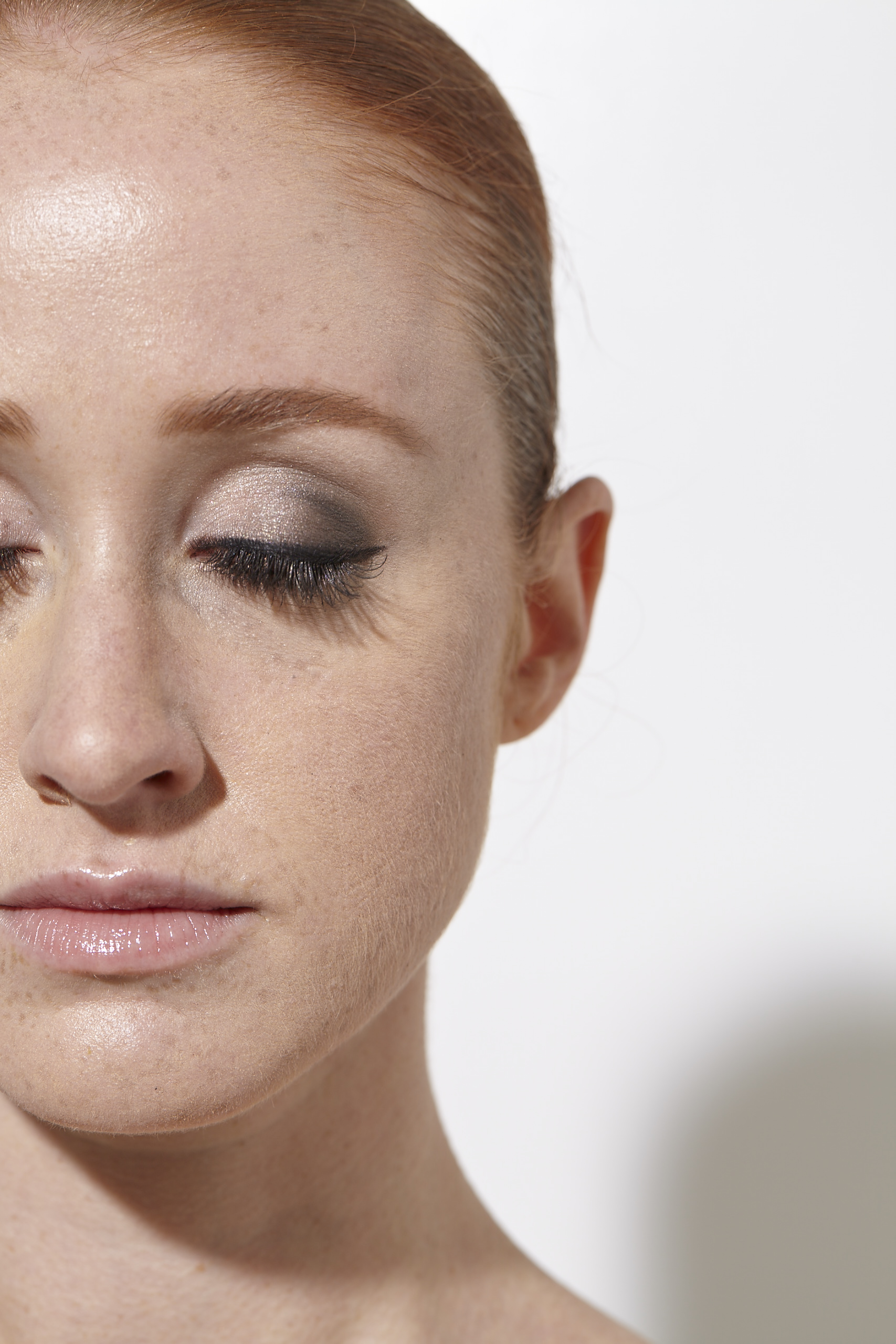 16 Best Single Eyeshadows for Redheads