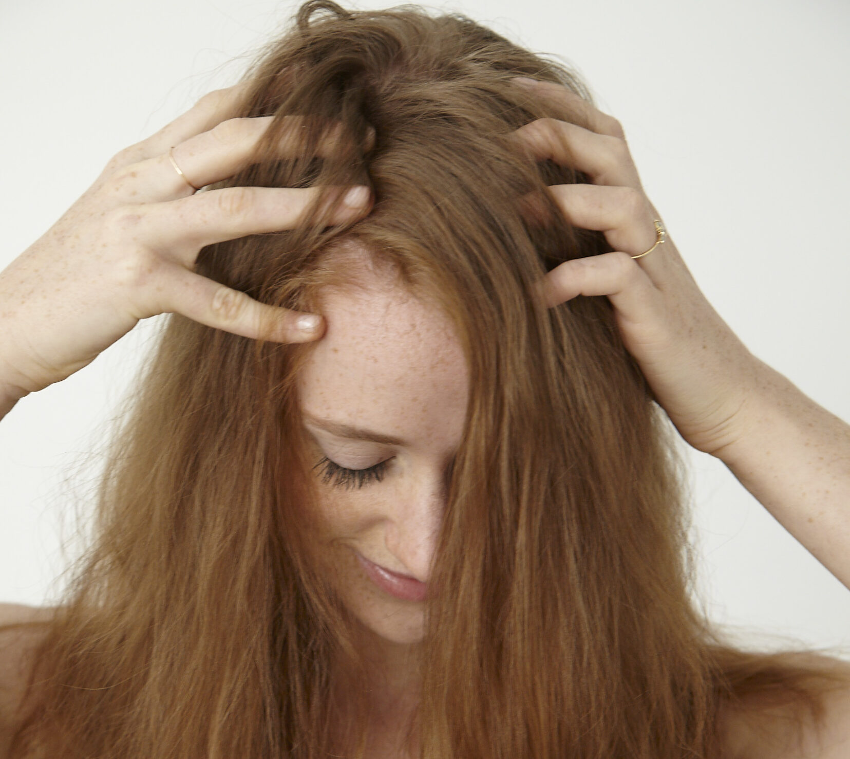 How Redheads Can Correctly Clean Scalp Buildup 