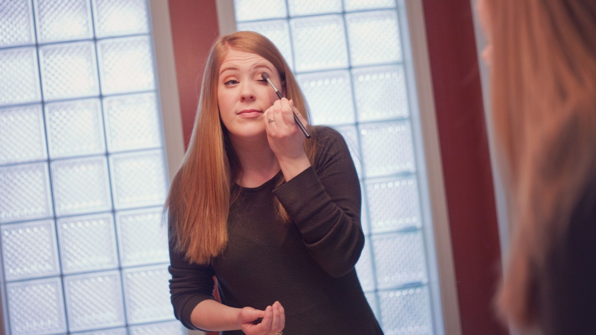 Beating the Clock: 5-Minute Face Makeup for Redheads on the Go
