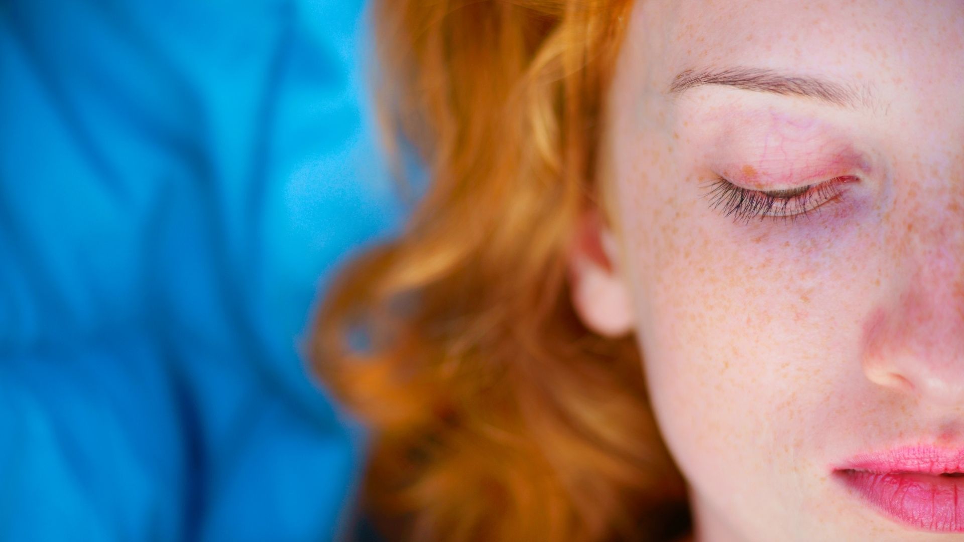 How Redheads Can Color Correct Dark Circles Under The Eyes