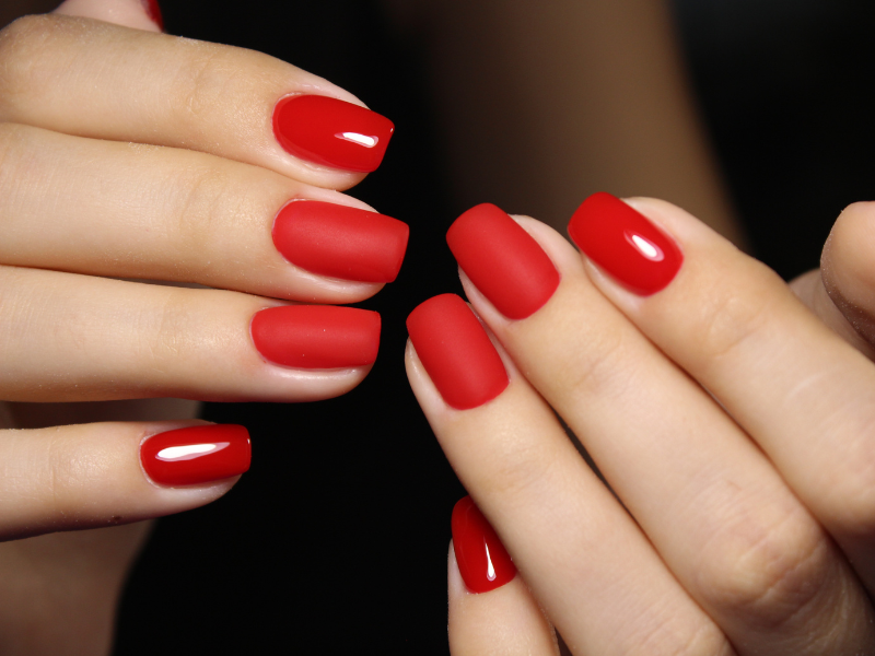 7 Summer Nail Colors Redheads Have to Try