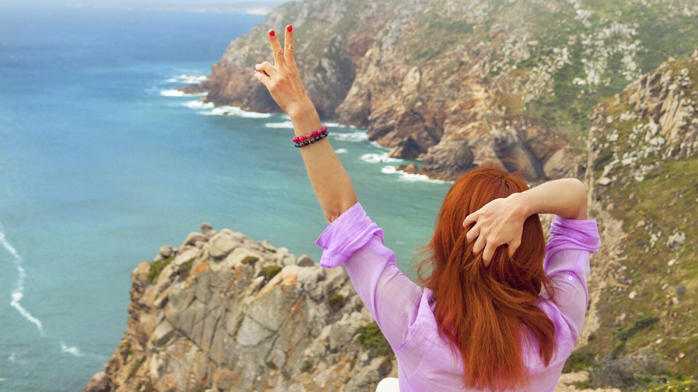 5 Skincare and Makeup Tips for Redheads When Traveling