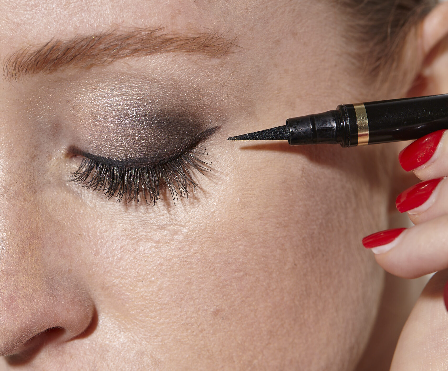 Eyeliner Season: 6 Redhead-Approved Eyeliners for Fall