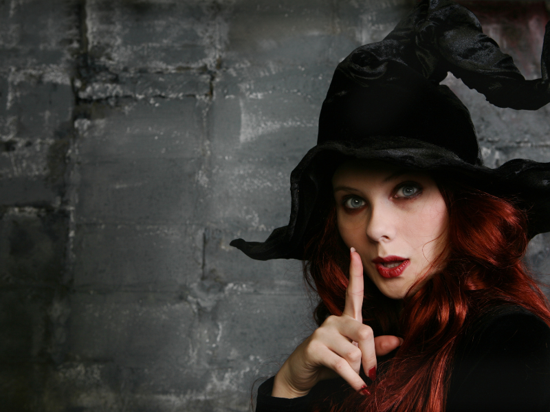 9 Last-Minute DIY Halloween Costumes for Redheads