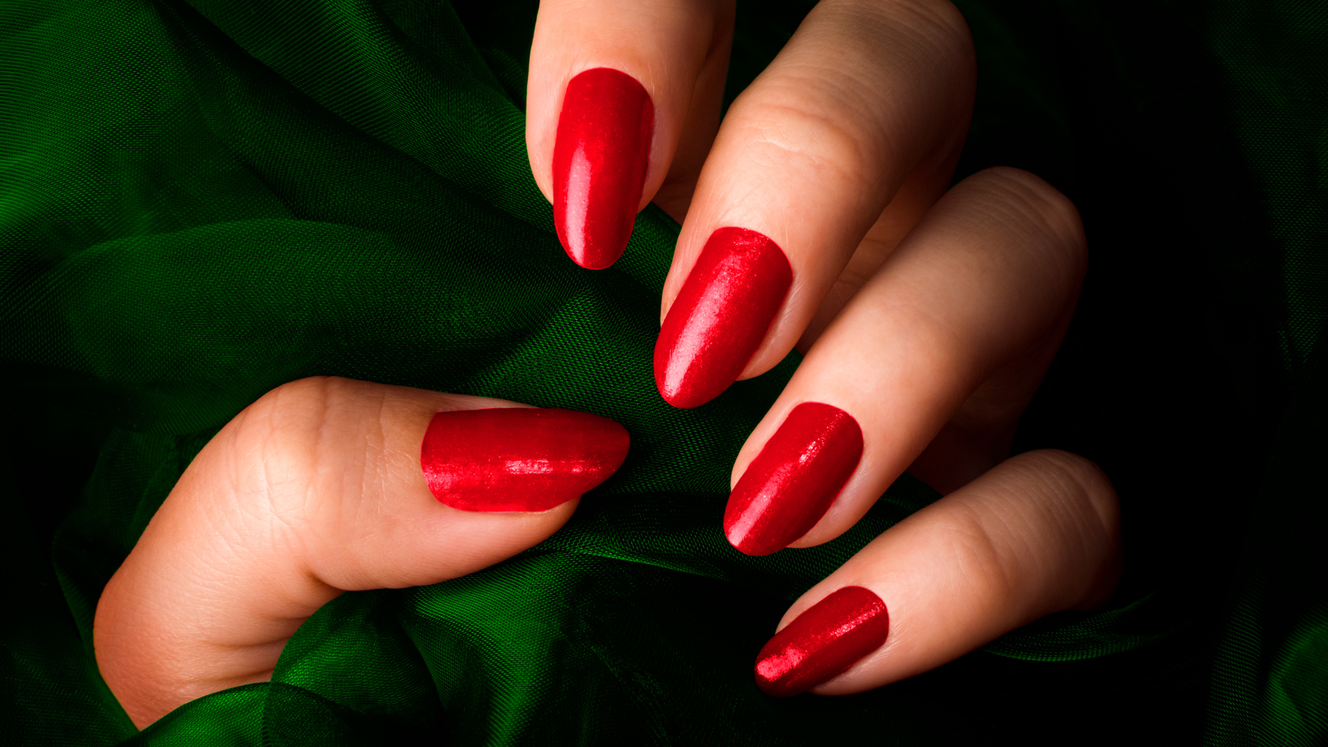 10 Holiday Nail Ideas For Redheads