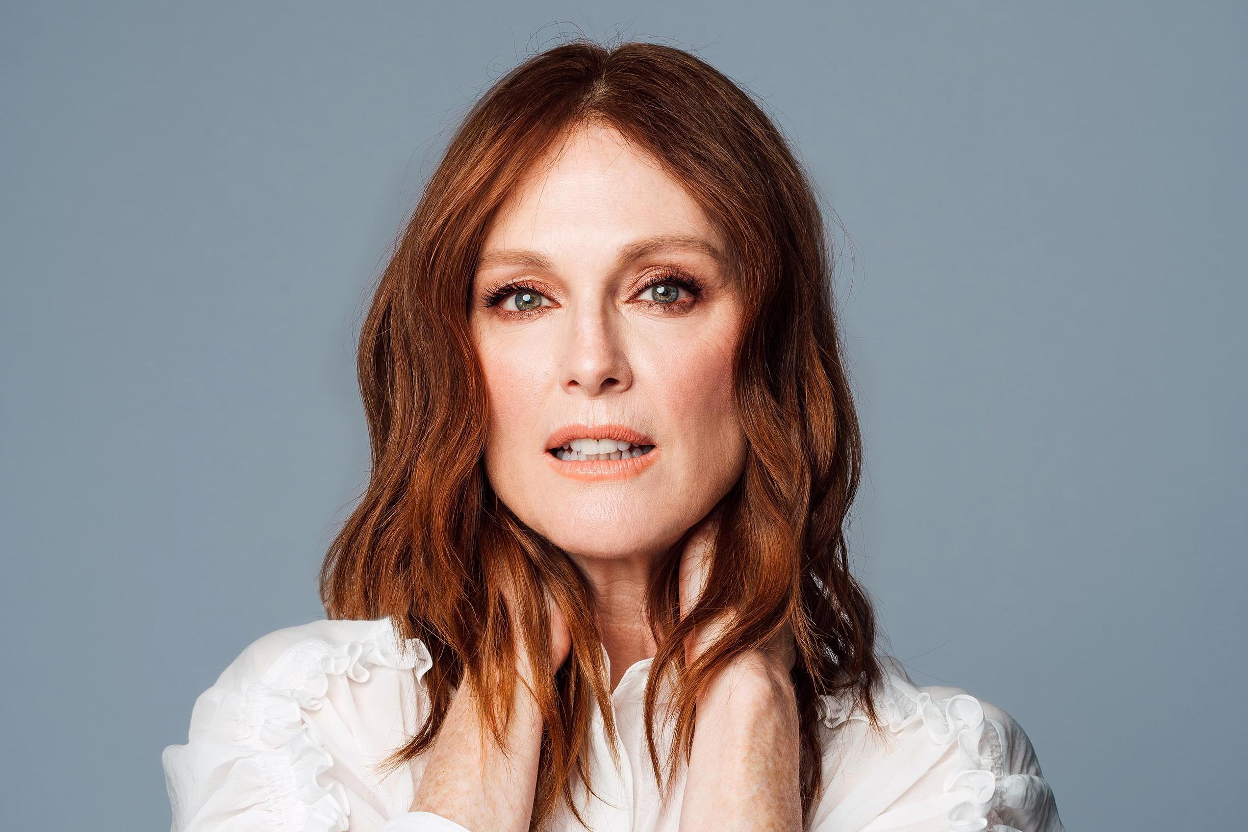 Julianne Moore’s Red Hair Use To Make Her Feel “Like An Outsider”