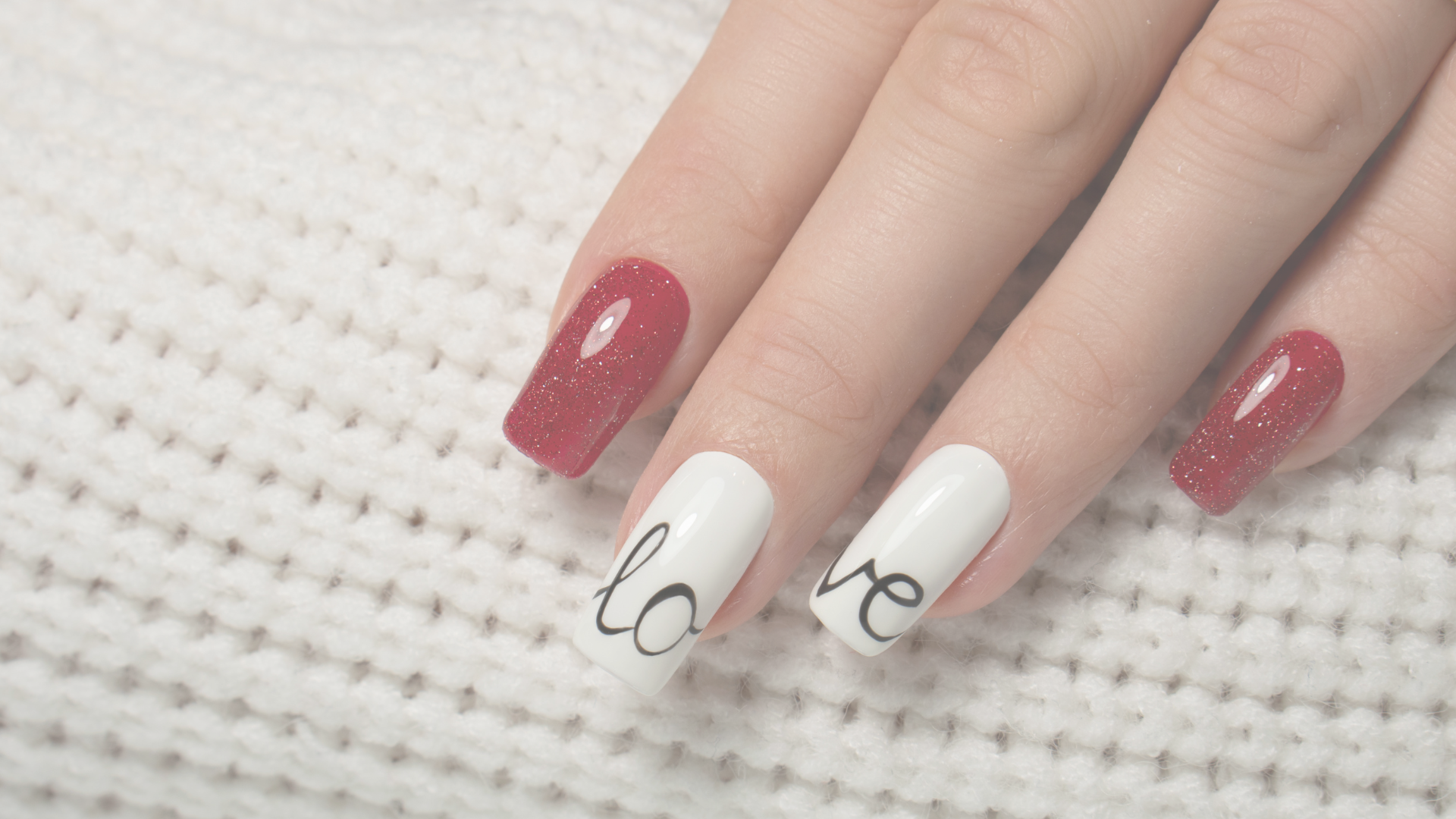 8 Adorable Valentine’s Day Nails for Redheads