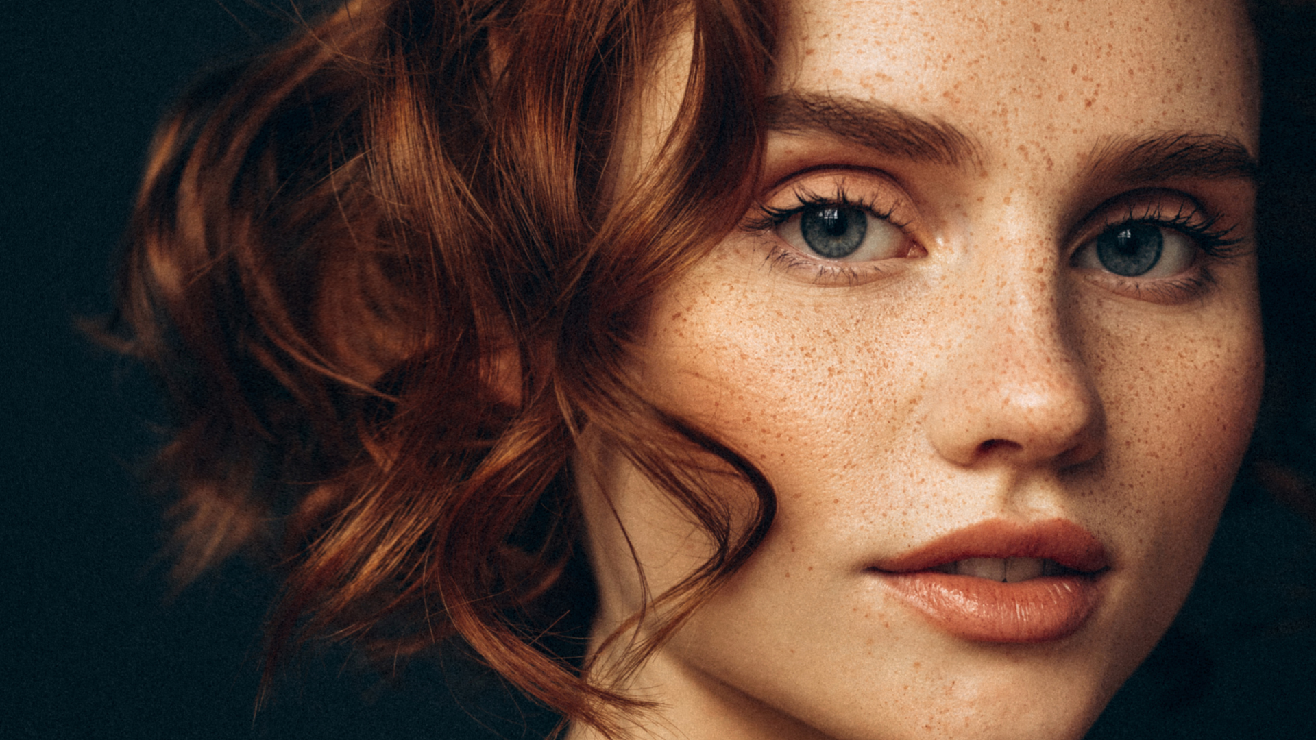 The 7 Best Eyeshadow Sticks For Redheads in 2023