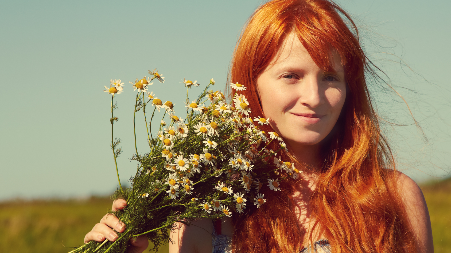 Puffy Eyes Due To Allergy Season? Here’s How Redheads Can Treat It