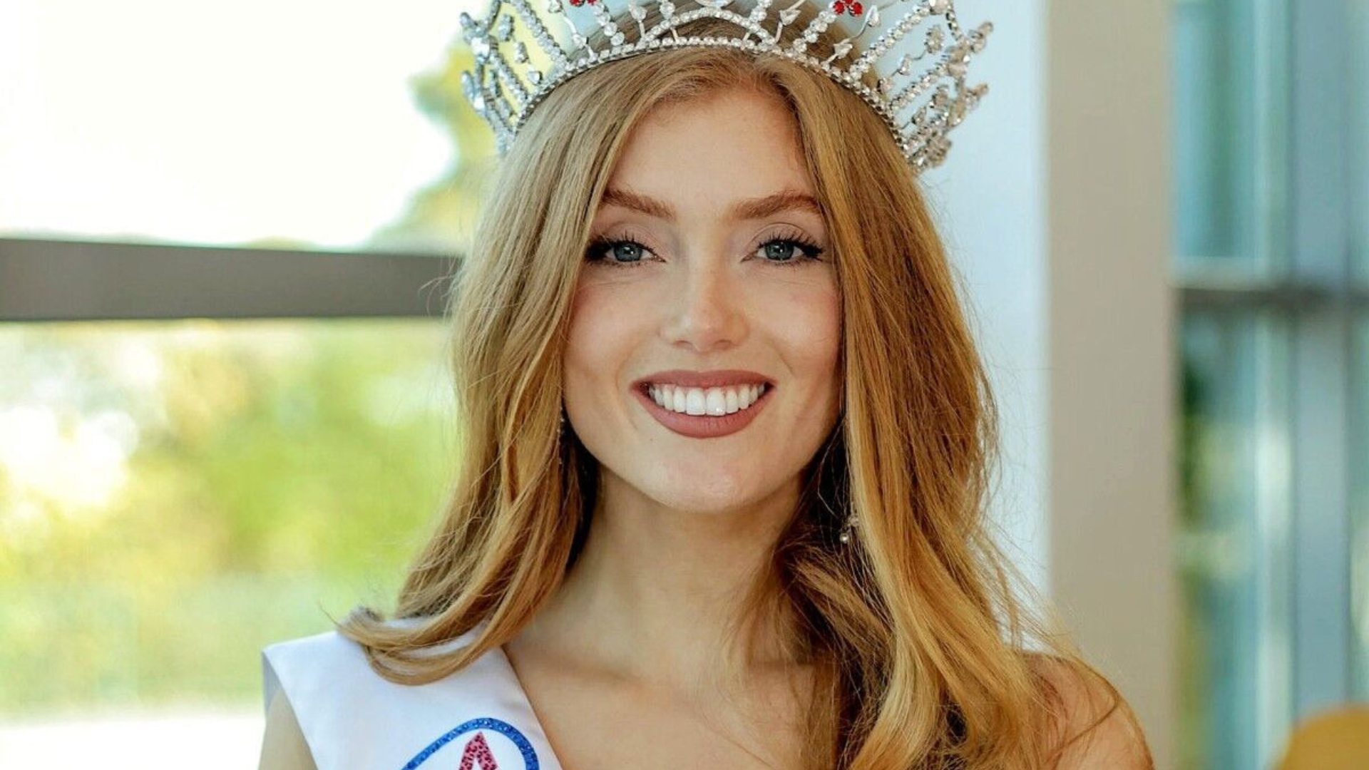 Podcast S5, Ep1: First Redhead to Win Miss England, Jessica Gagen