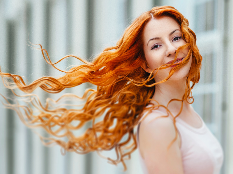 How Redheads Can Use This $15 Tool To Get Heatless Waves At Home