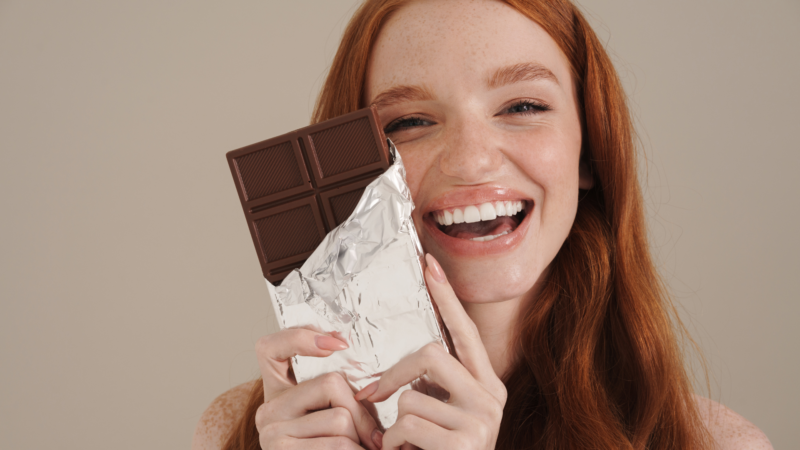 7 Health Benefits of Dark Chocolate for Redheads + Approved Product Recs