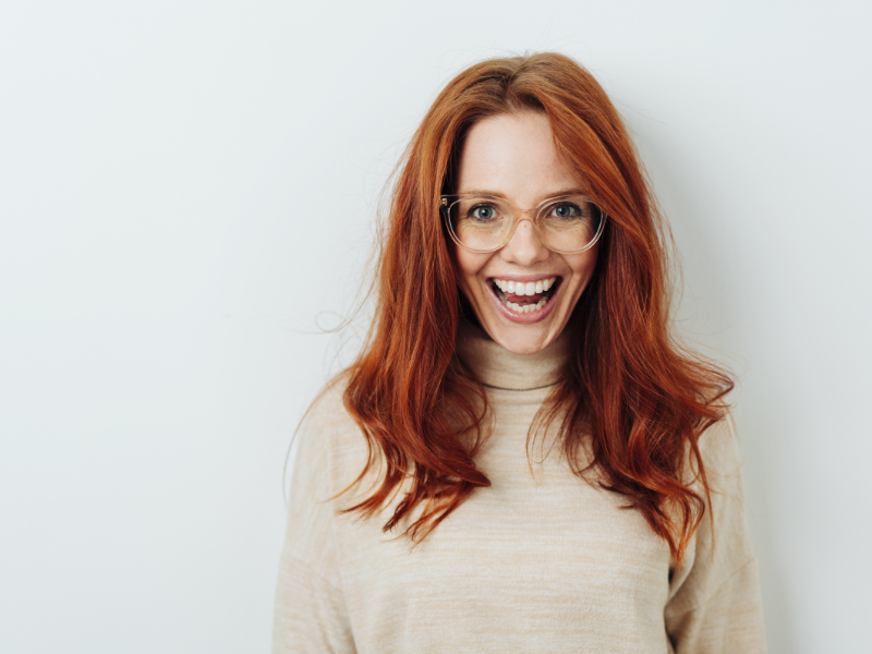 The Best 5 Eye Glasses To Pair With Your Red Hair