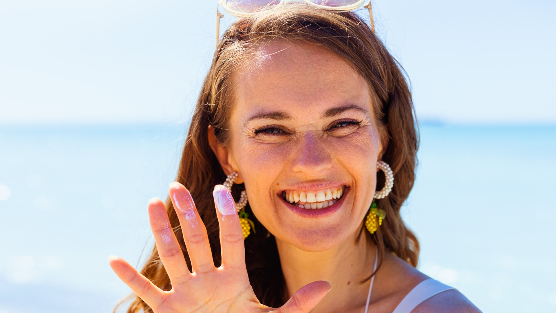 What Is The “Two-Finger Sunscreen Method” & Does It Work?