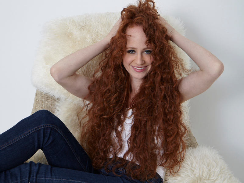 4 Tips for Taming Curly, Frizzy Red Hair Without Making it Greasy