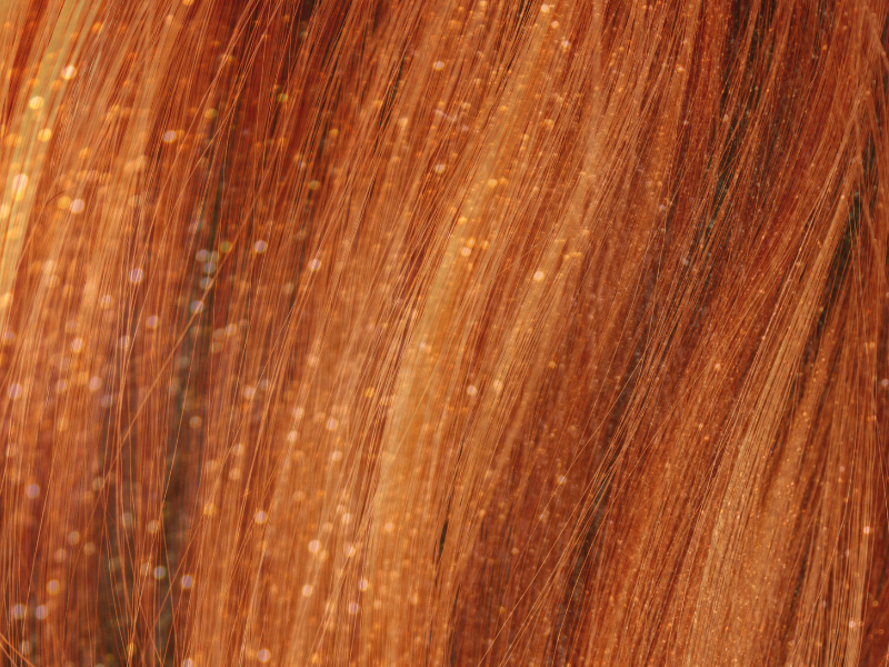 Glitter Hair: The Trend Redheads Should Avoid This Summer